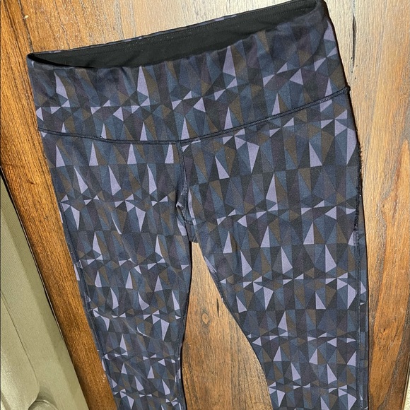 Lululemon leggings size 8 - Picture 13 of 14